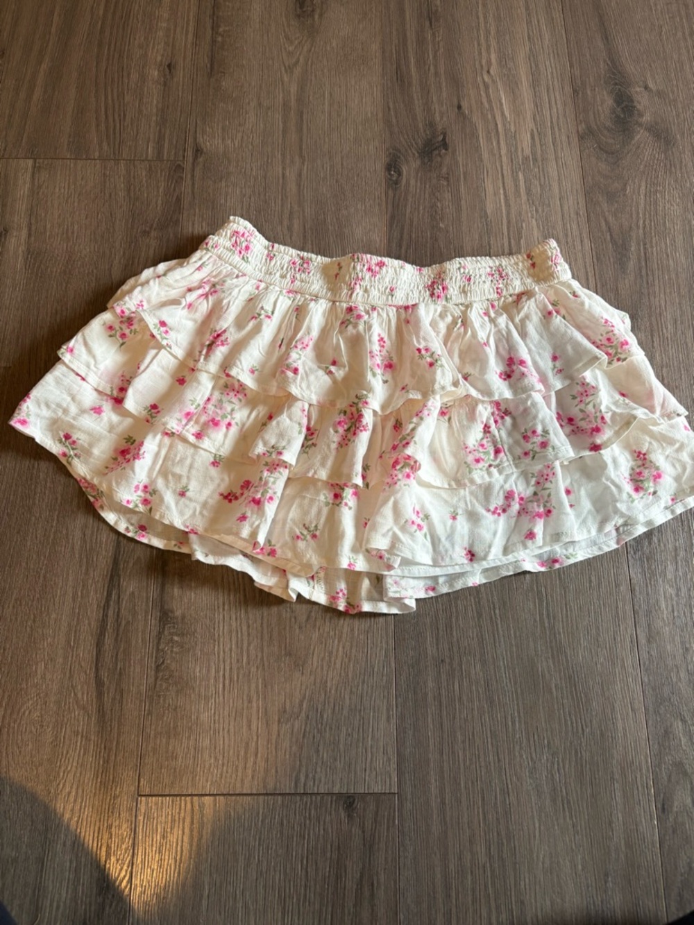 Hollister size small White Floral Ruffled Mini Skirt - Pink Flower Print NEW